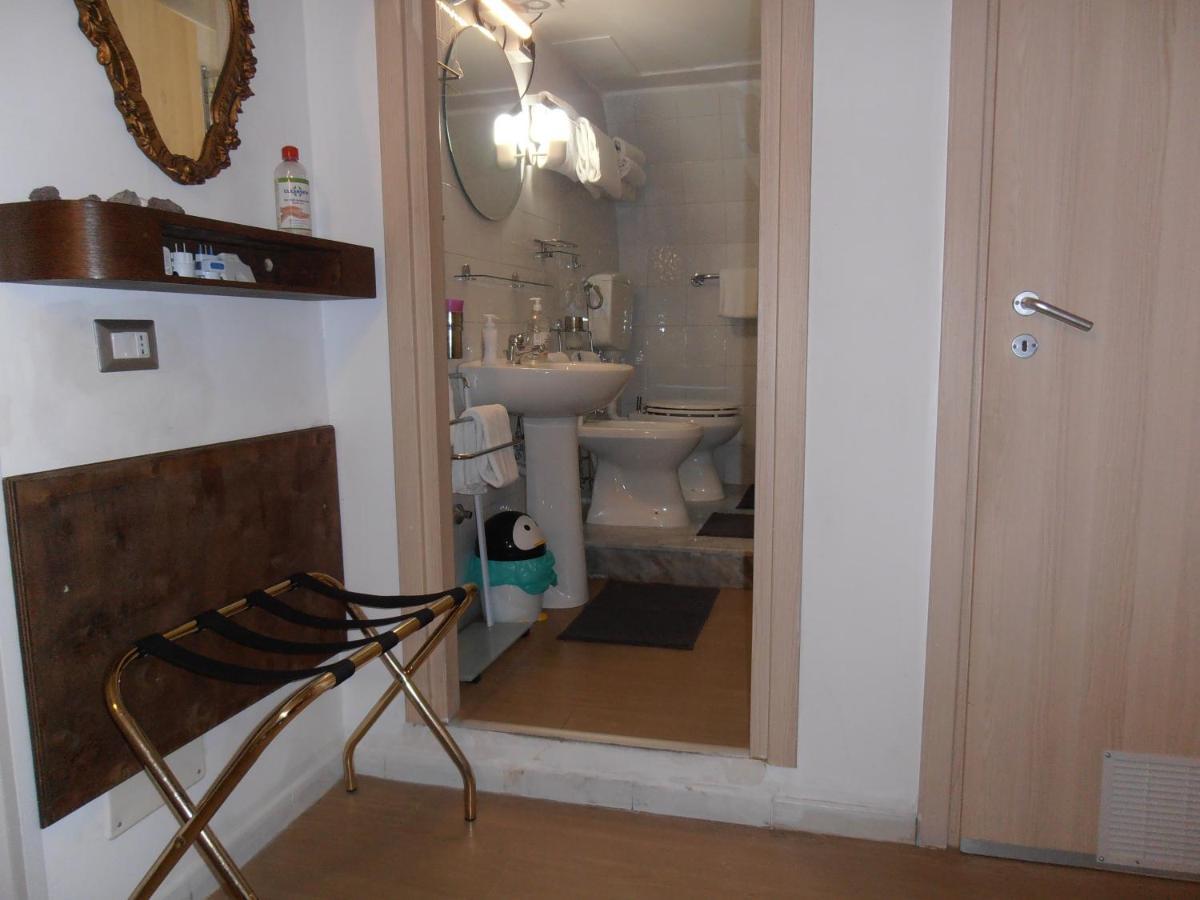 La Residenza Napoli Chiaia Short Let Apartment Superior Via Chiaia 82 Dış mekan fotoğraf