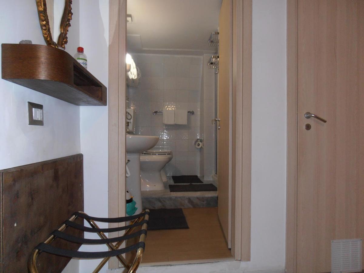 La Residenza Napoli Chiaia Short Let Apartment Superior Via Chiaia 82 Dış mekan fotoğraf