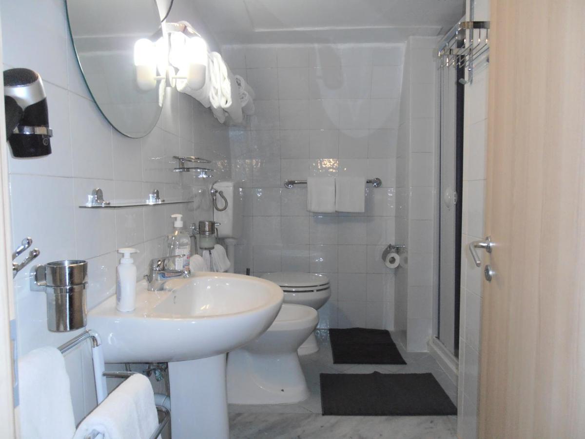 La Residenza Napoli Chiaia Short Let Apartment Superior Via Chiaia 82 Dış mekan fotoğraf