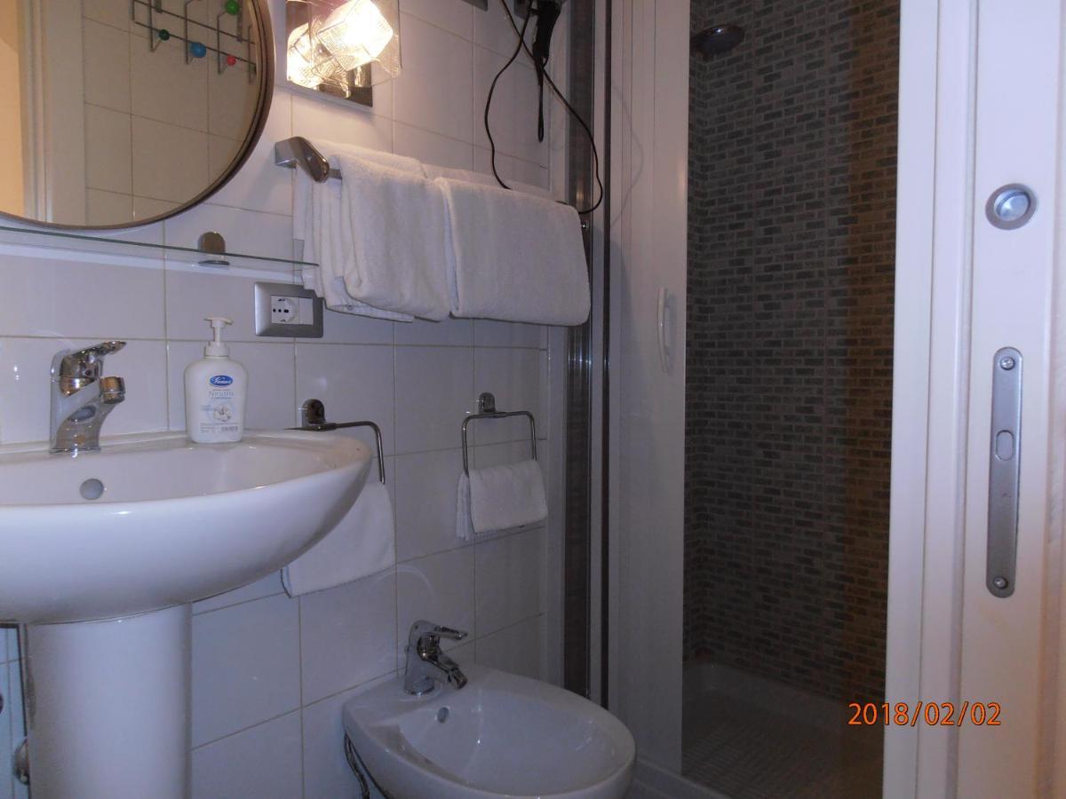 La Residenza Napoli Chiaia Short Let Apartment Superior Via Chiaia 82 Dış mekan fotoğraf