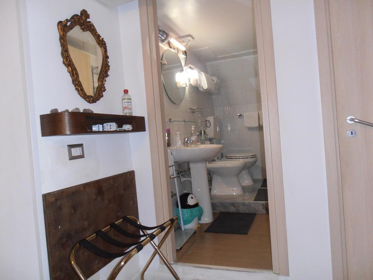 La Residenza Napoli Chiaia Short Let Apartment Superior Via Chiaia 82 Dış mekan fotoğraf