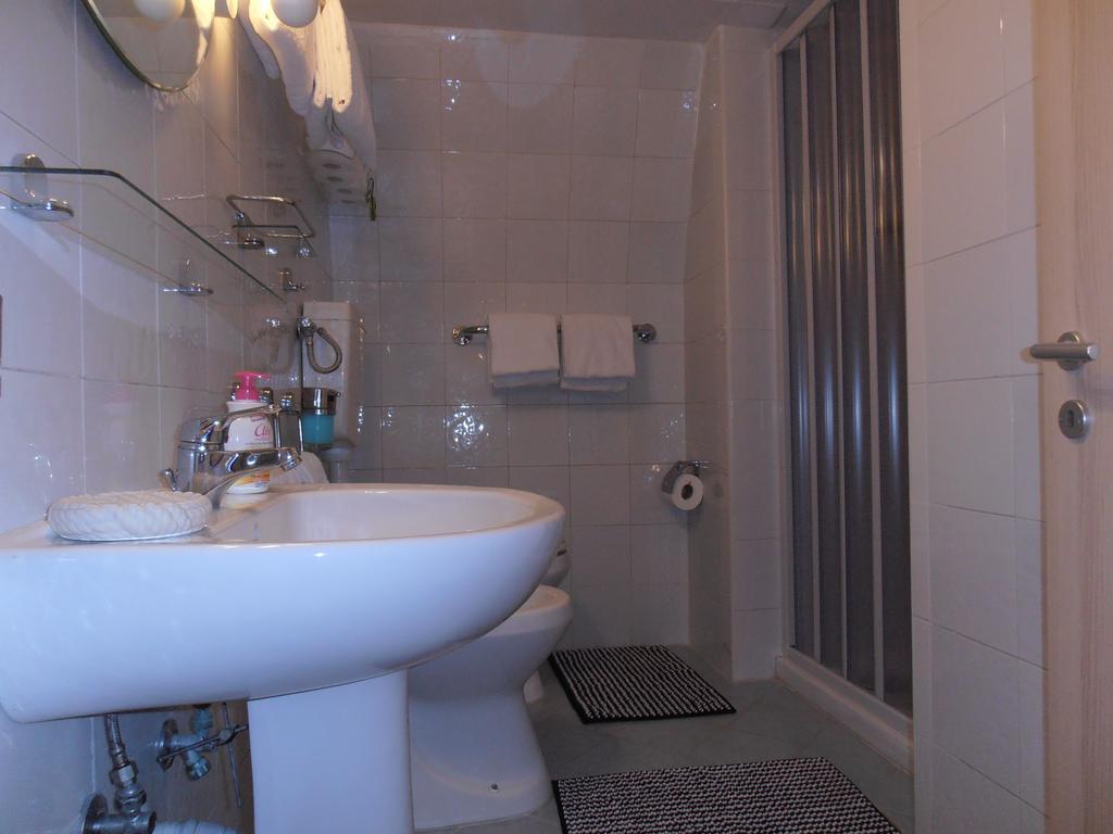 La Residenza Napoli Chiaia Short Let Apartment Superior Via Chiaia 82 Dış mekan fotoğraf